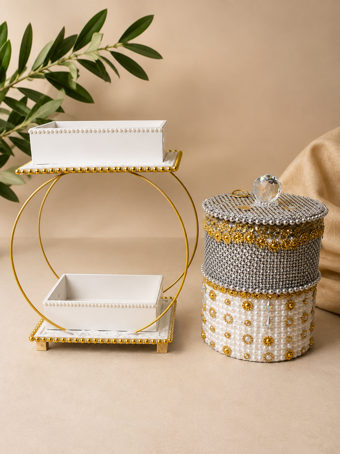 Dk JEWELRY & PERFUME STAND